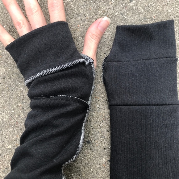 Black Elbow Length Gloves Gray Pink Arm Warmers Thumb Hole Fairy Goth Reversible - Picture 7 of 7